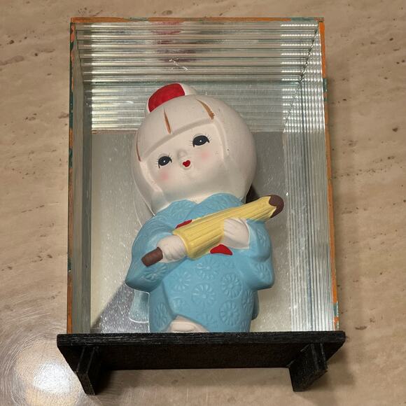 Japanese Vintage Hakata Doll Geisha Figurine in Showcase Approx 7" x 5" - Picture 6 of 9